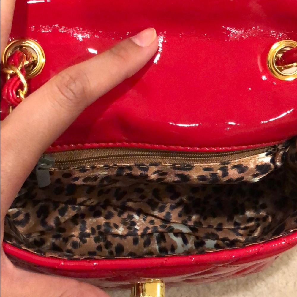 Red bag - Picture 2 of 2